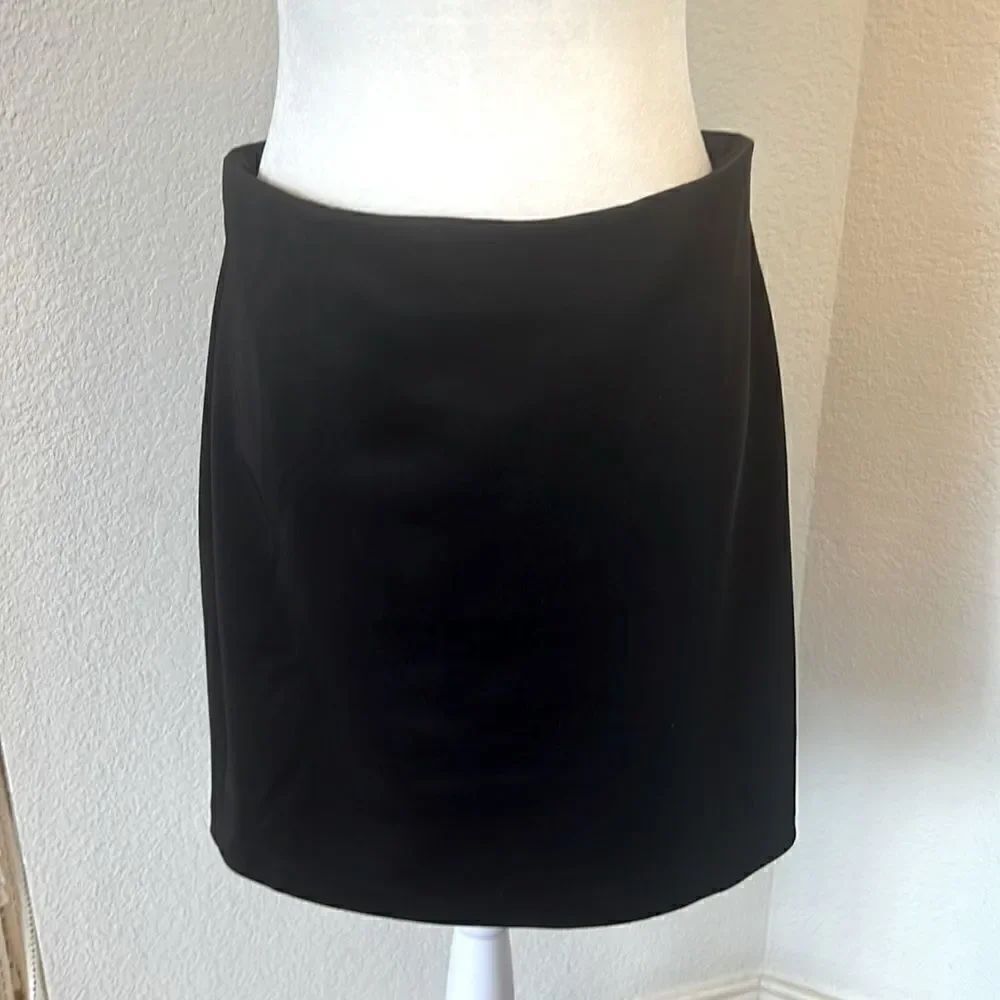 Premise Studio Ladies Pull On Skirt ~ Black ~ Size Medium
